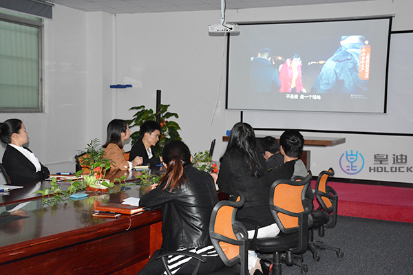 皇迪家用智能鎖生產(chǎn)廠家，舉行消防安全培訓教育