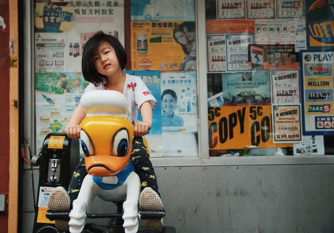 小孩玩耍 小孩玩耍